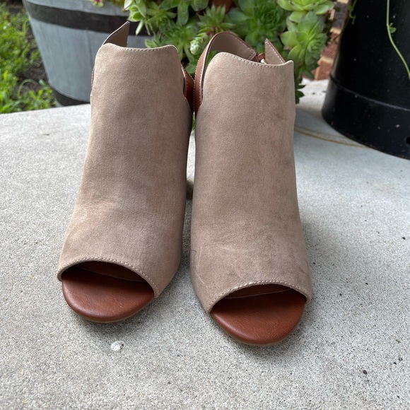 Tan strap heels - Picture 2 of 4